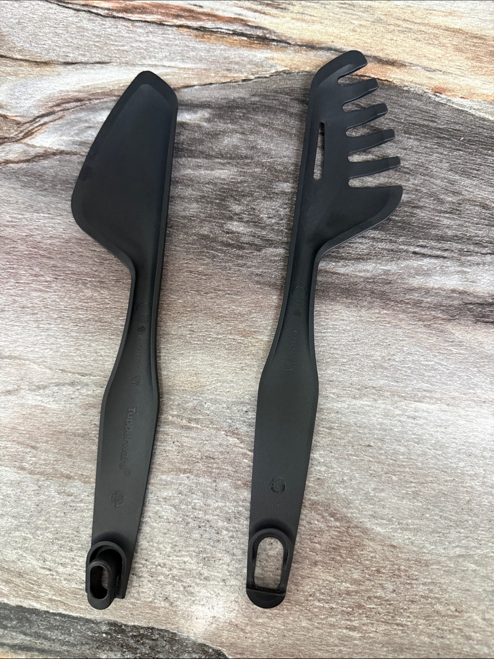 Tupperware Chef Series Tongs - Picture 4 of 4